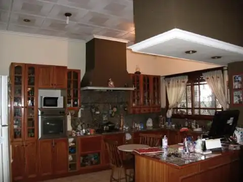 Casa 12 ambientes con 6 baños