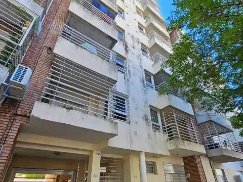 DEPARTAMENTO EN PLANTA BAJA C/ COCHERA EN EL EDIFICIO