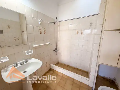 Casa PH al frente con cochera descubierta