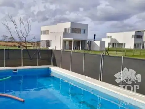 Puertos del Lago 100