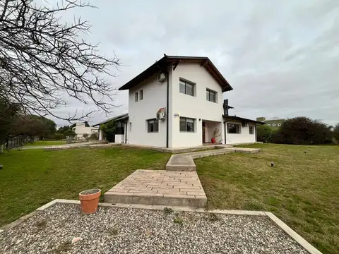 Alquiler Casa 4 dormitorios Campos del Virrey