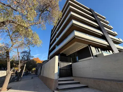 Departamento En Venta 5ta Sección a mts del Parque