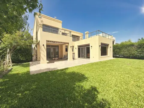 Casa 5 ambientes con 3 baños