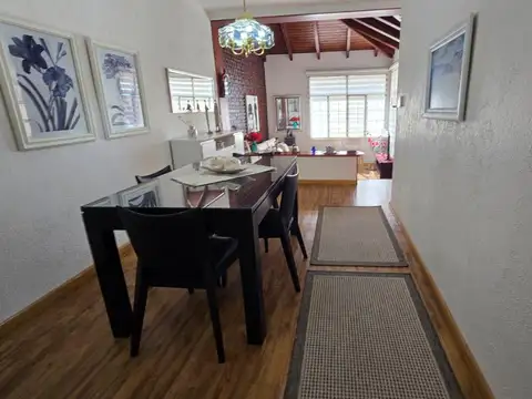 CASA DE 2 DORMITORIOS Y 1 ESTUDIO APTA CREDITO