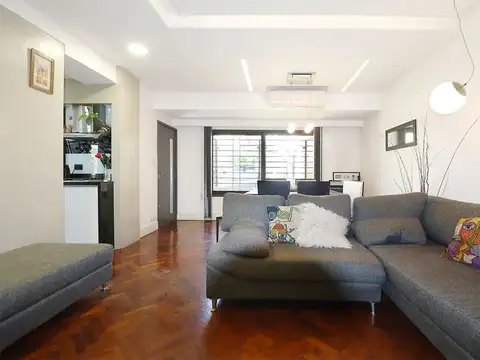 Casa en Venta con 3 cocheras