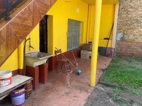 VENDO INCREIBLE CASA CON NEGOCIO EN 2 PLANTAS - L. N. ALEM, MISIONES