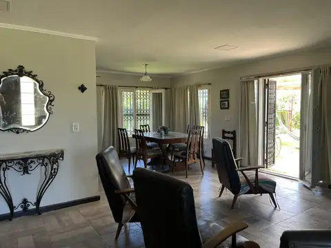 Casa 5 ambientes con 2 baños