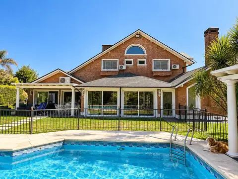 CASA EN VENTA EN COUNTRY CLUB BANCO PROVINCIA – 6 AMBIENTES