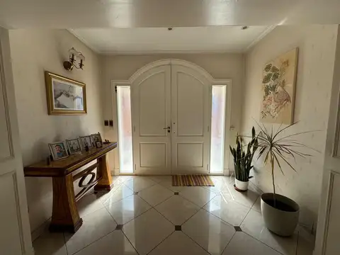 Casa en Venta con 6 cocheras