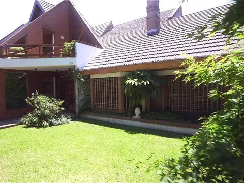Casa en Venta con 4 cocheras