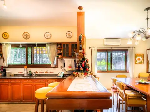 Casa 6 ambientes con 4 baños