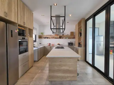 Casa en Venta en Área 60, USD 220.000