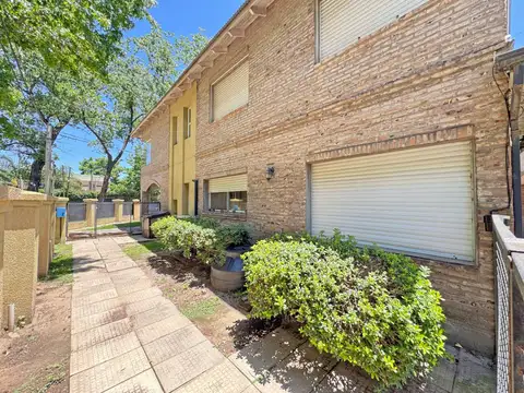 Casa 6 ambientes con 3 baños