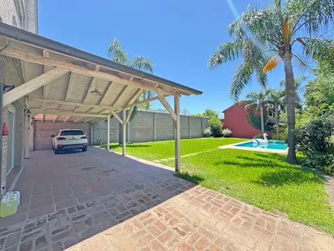 Casa en Alquiler con 3 cocheras