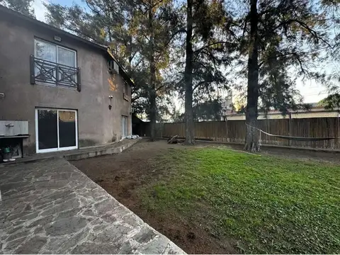 Casa en Venta con 3 cocheras