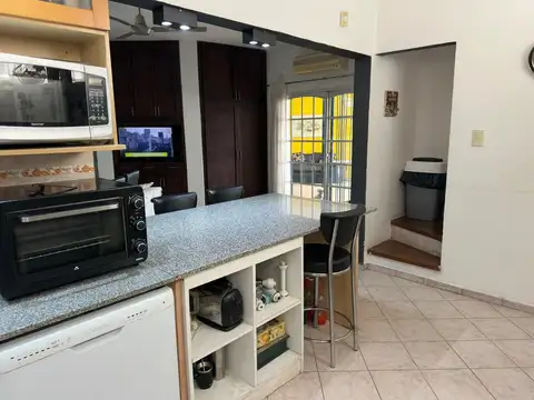 Casa 7 ambientes con 2 baños