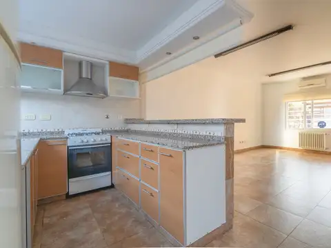Excelente Triplex de 3/4 ambientes con cochera y patio ubicado en Aldo Bonzi