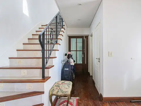 Casa 5 ambientes con 3 baños