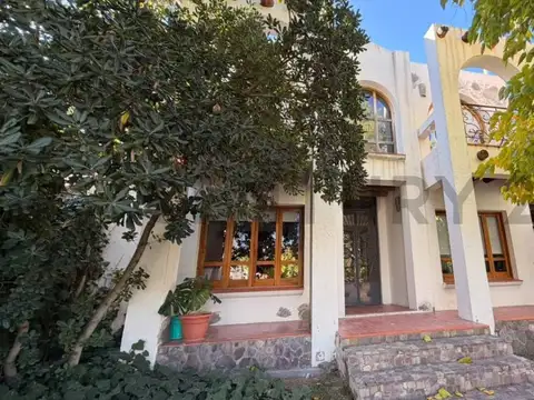 CASA EN VENTA - BARRIO RUCALEN