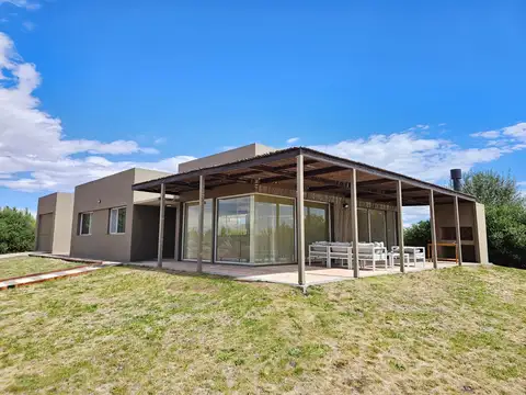 Casa en Venta en Mari Menuco, USD 160.000