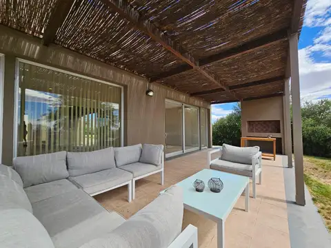 Casa en Venta en Mari Menuco, USD 160.000