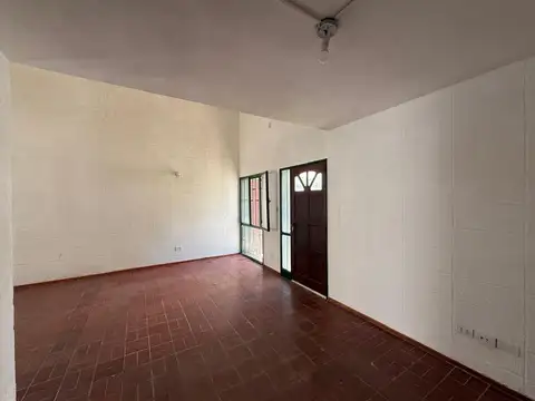 CASA EN VENTA 3 DORMITORIOS QUINCHO EN BARRIO LASALLE