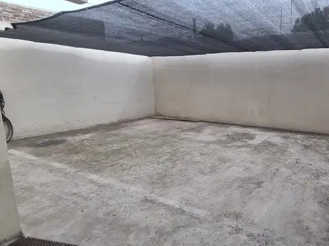 EN VENTA EN MARTIN CORONADO ESPACIO COCHERA DESCUBIERTA CON PORTON AUTOMATICO - FICHA 9347