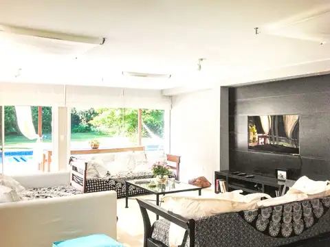 Casa en Alquiler Temporal con 3 cocheras