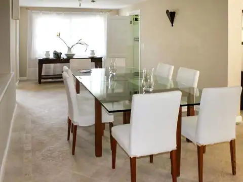 Casa 6 ambientes con 5 baños