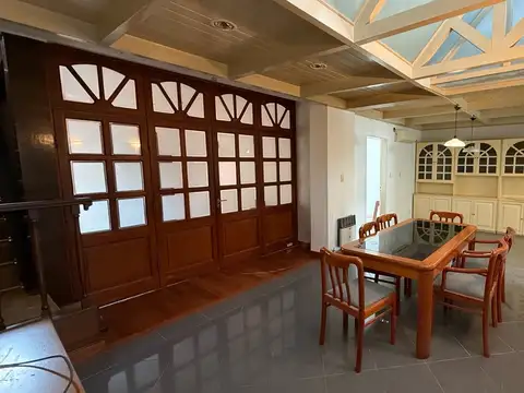 Casa 5 ambientes con 3 baños