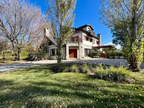 Casa en venta - 5 Dormitorios 3 Baños - 1.000Mts2 - Mar del Plata