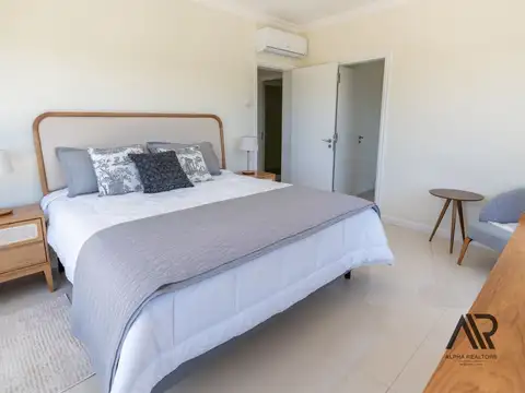 Apartamento en venta de 3 dormitorios c/ cochera en P. Ballena