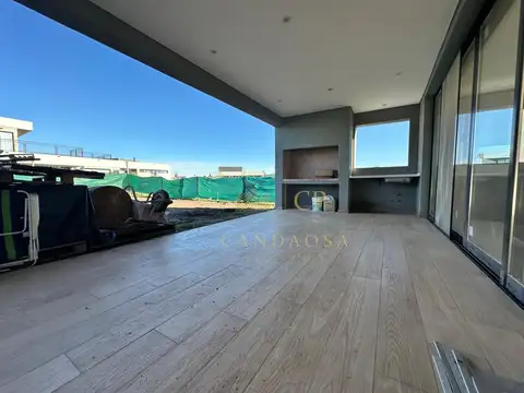 Casa en Venta en Pilar del Este - Santa Lucia, USD 255.000