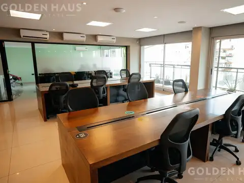 Oficina 21 ambientes con 5 baños