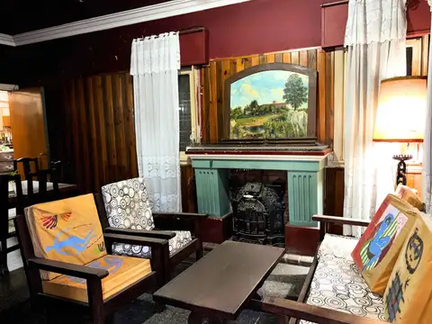 Casa 7 ambientes con 2 baños