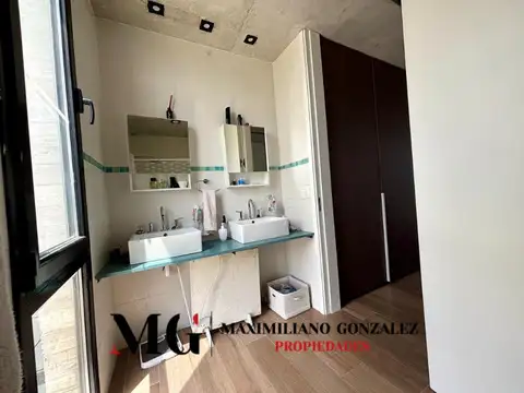 Casa en Alquiler con 2 cocheras