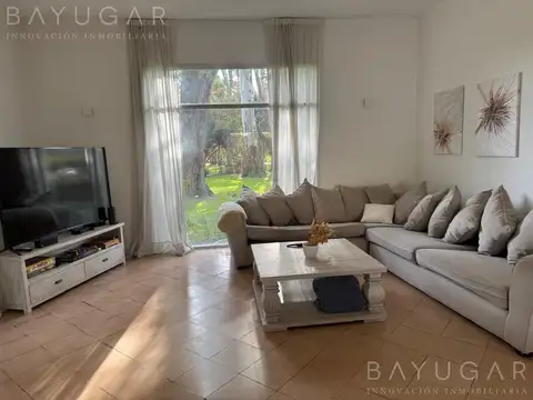 Casa en Alquiler Temporal con 4 cocheras