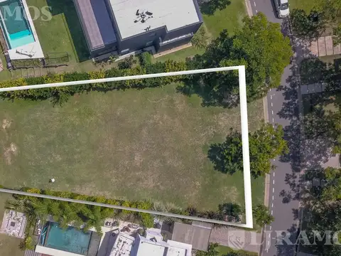 Terreno en Venta 15  mts Fondo