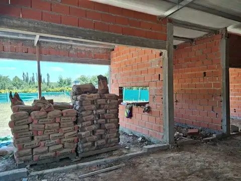 Casa 4 ambientes con 2 baños