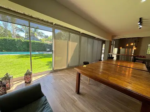 Venta Casa 4 amb. gran parque y piscina (B° Cerrado Malvinas Argentinas)