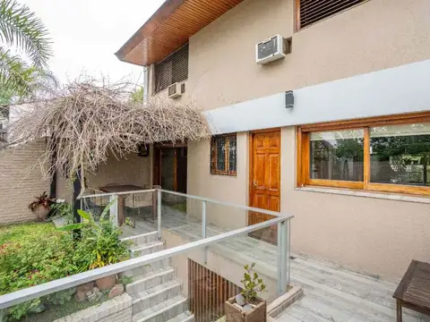 Casa en Venta con 2 cocheras