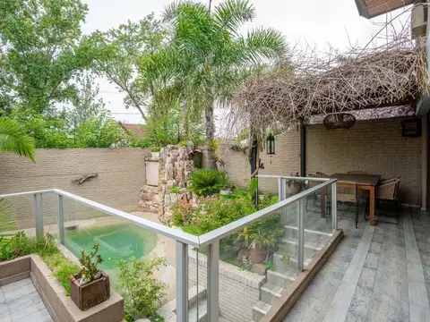 Casa 7 ambientes con 2 baños