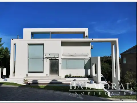 Casa en Alquiler - Pinamar, Zona Centro. / REF: 8974