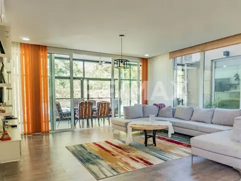 Casa 8 ambientes con 3 baños