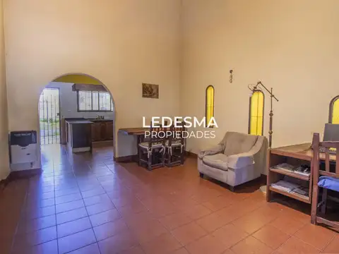 CASA 4 AMBIENTES CON COCHERA EN VENTA APTO CREDITO