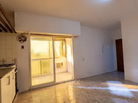 SEMIPISO EN OTAMENDI AL 200 - BALCON LUMINOSO BAÑO COMPLETO