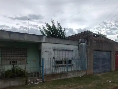 Casa en venta - 2 Dormitorios 1 Baño - Francisco Alvarez