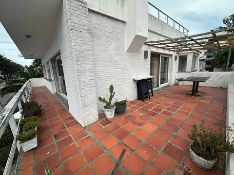 Departamento 7 ambientes con 4 baños