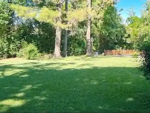 Casa en Alquiler con 2 cocheras