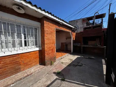 CASA 3 AMBIENTES c/ cochera | Berazategui